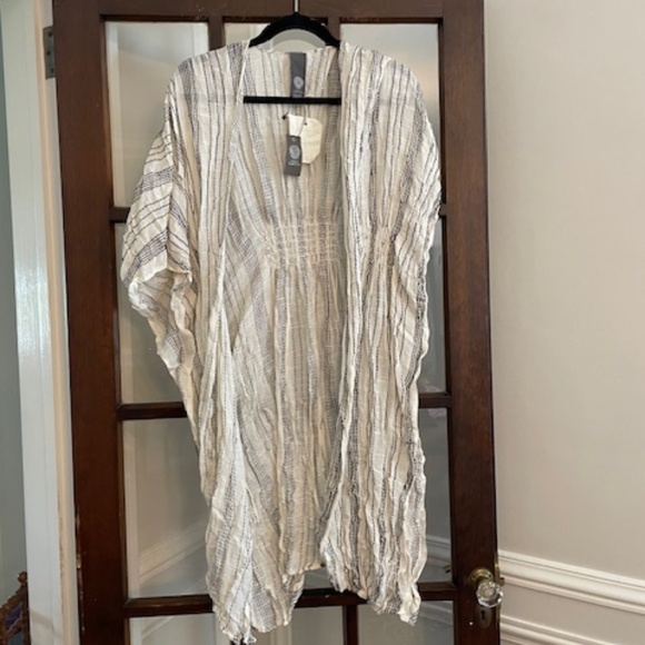 Vince Camuto Shawl, One Size Fits All. - Picture 1 of 7